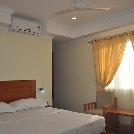 Vettoor Nanas Inn Ettumanoor Exterior photo