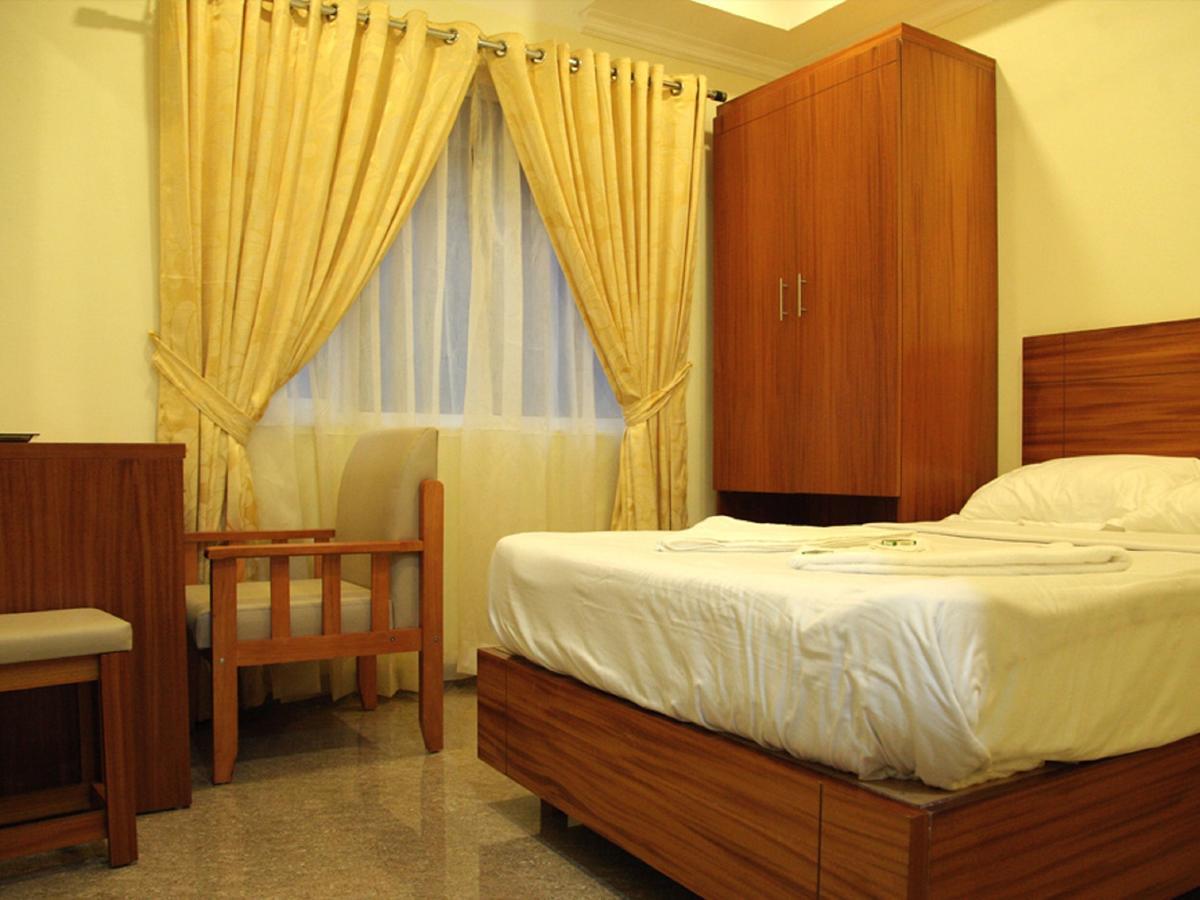 Vettoor Nanas Inn Ettumanoor Exterior photo
