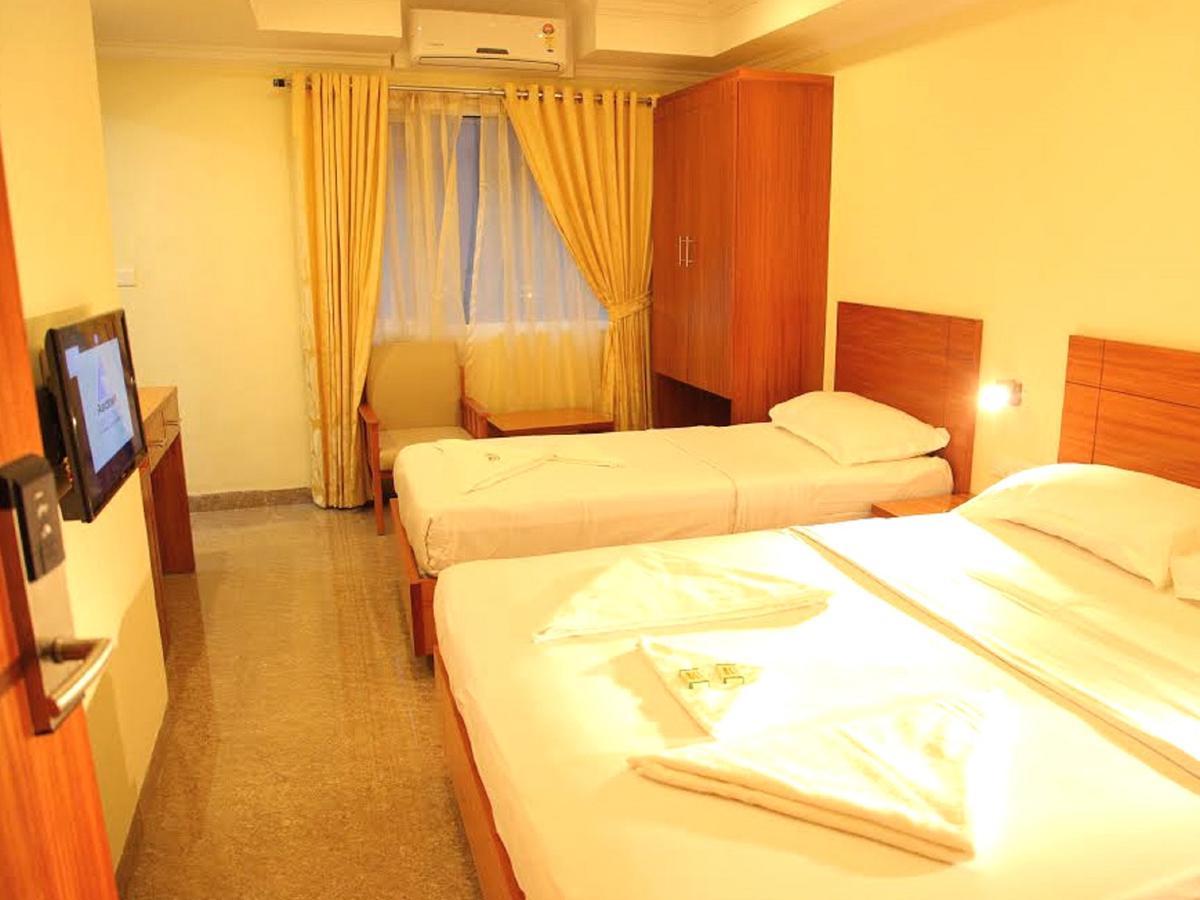 Vettoor Nanas Inn Ettumanoor Exterior photo